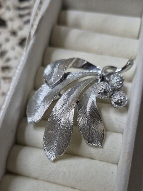 Vintage Silver Leaf Cluster Brooch with Textured Detail - Women Jewelry